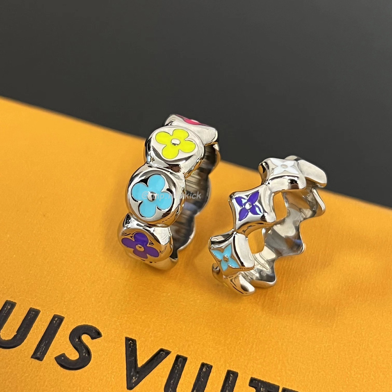 Louis Vuitton Mng Party Set Of 2 Rings Multicolored (5) - www.newkick.vip